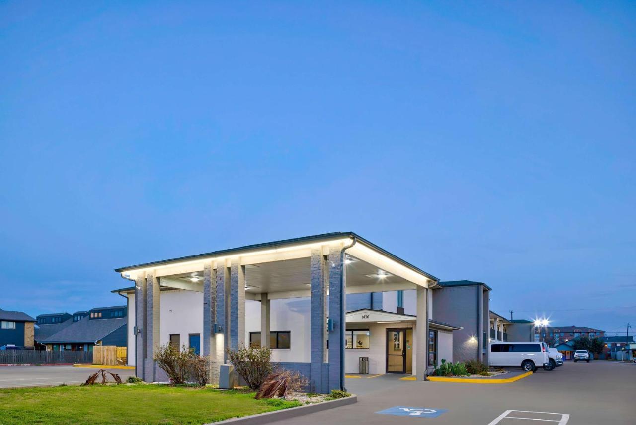 Studio 6 Waco Downtown Baylor Exterior photo