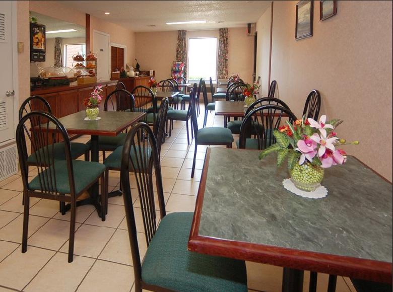 Studio 6 Waco Downtown Baylor Restaurant photo